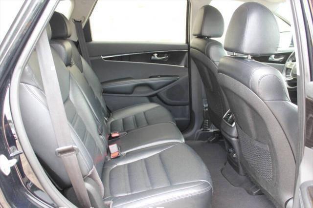 Photo of 2019 Ebony Black Kia Sorento