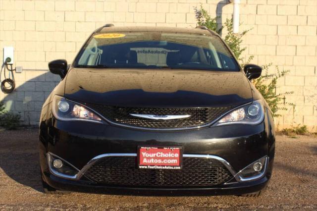 Photo of 2020 Brilliant Black Crystal Pearlcoat Chrysler Pacifica