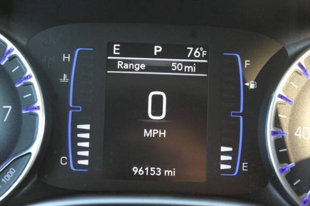 Photo of 2020 Brilliant Black Crystal Pearlcoat Chrysler Pacifica