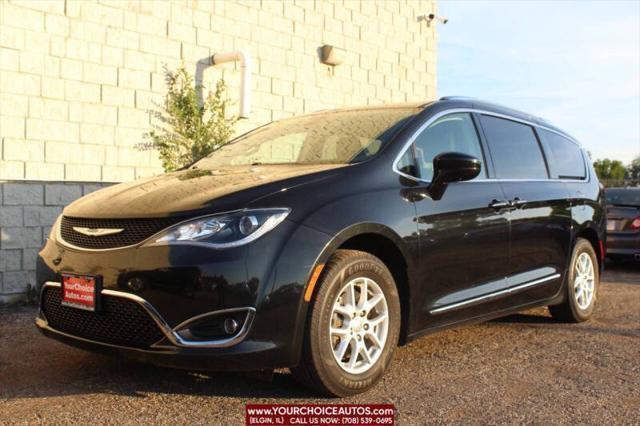 Photo of 2020 Brilliant Black Crystal Pearlcoat Chrysler Pacifica