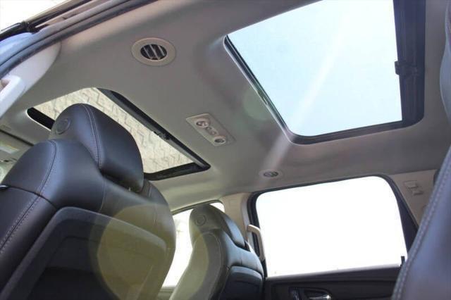 Photo of 2016 Mosaic Black Metallic Chevrolet Traverse