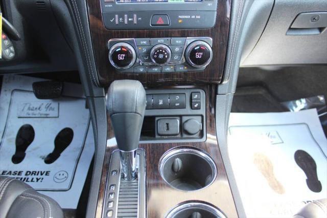 Photo of 2016 Mosaic Black Metallic Chevrolet Traverse