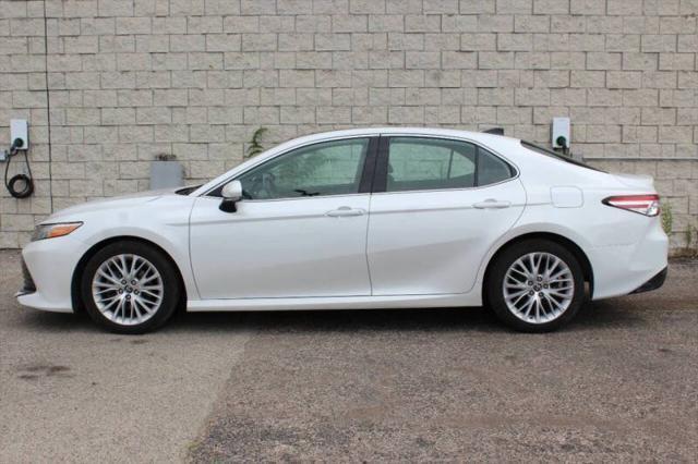 Photo of 2019 Super White Toyota Camry