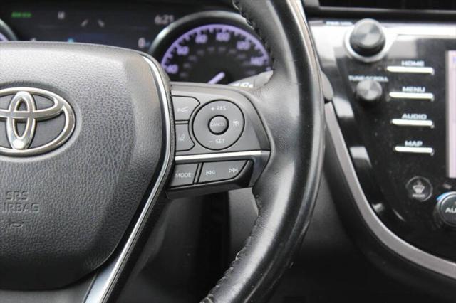 Photo of 2019 Super White Toyota Camry