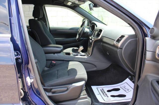 Photo of 2016 True Blue Pearlcoat Jeep Grand Cherokee