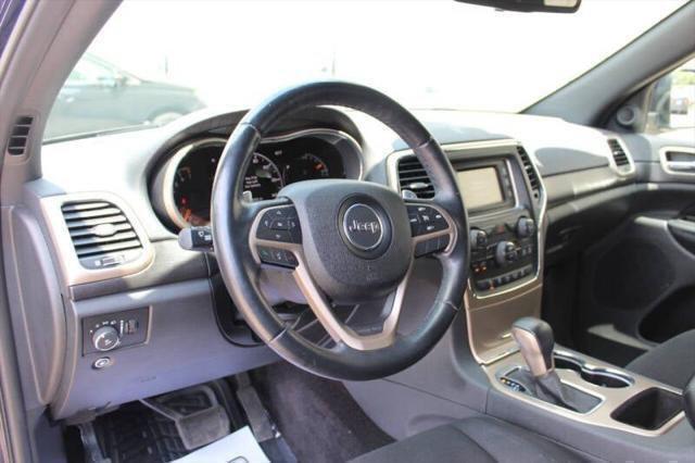Photo of 2016 True Blue Pearlcoat Jeep Grand Cherokee