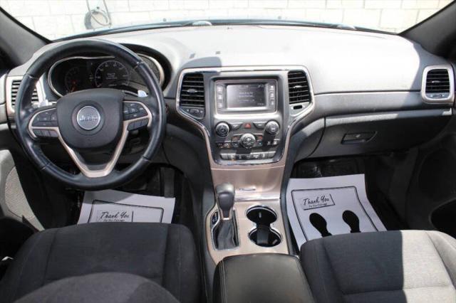 Photo of 2016 True Blue Pearlcoat Jeep Grand Cherokee