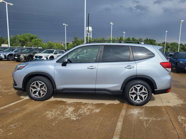Photo of 2023 Ice Silver Metallic Subaru Forester