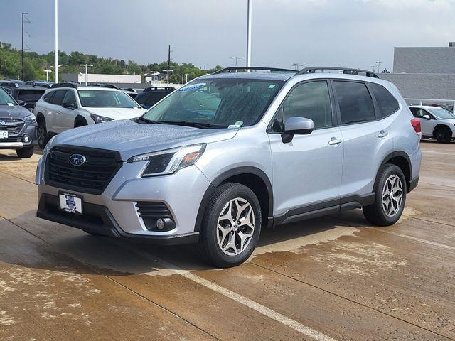 Photo of 2023 Ice Silver Metallic Subaru Forester