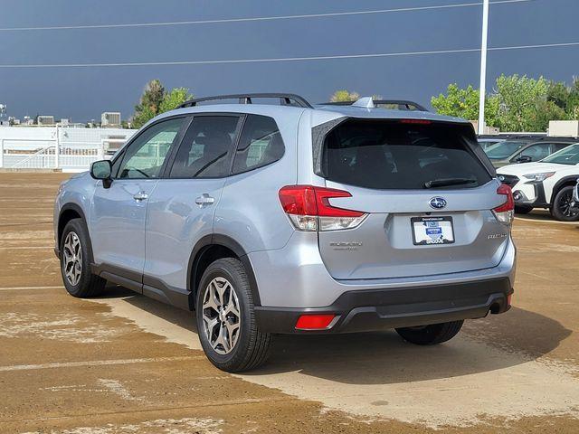 Photo of 2023 Ice Silver Metallic Subaru Forester