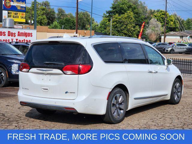 Photo of 2018 Bright White Clearcoat Chrysler Pacifica Hybrid