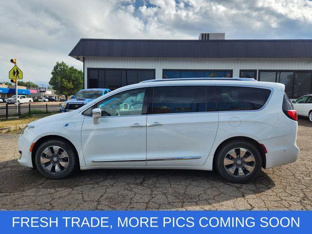 Photo of 2018 Bright White Clearcoat Chrysler Pacifica Hybrid