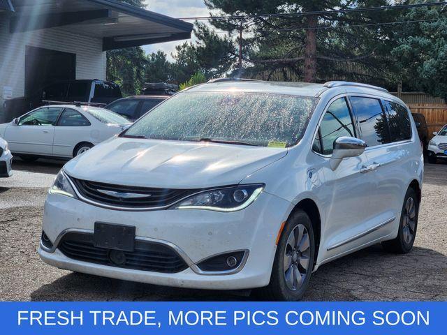 Photo of 2018 Bright White Clearcoat Chrysler Pacifica Hybrid
