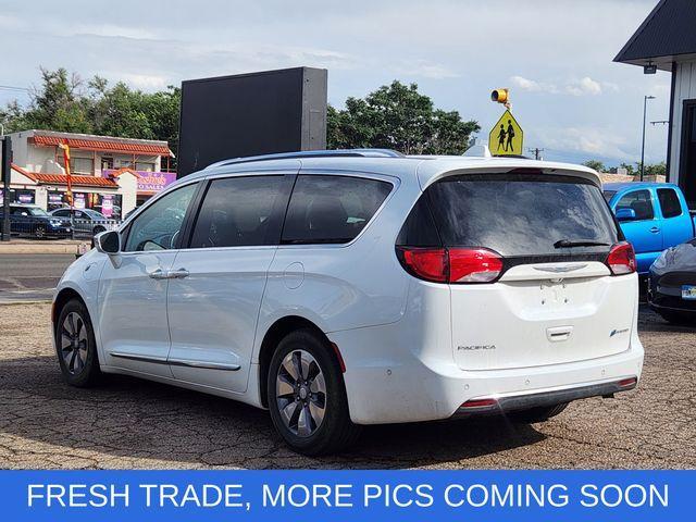 Photo of 2018 Bright White Clearcoat Chrysler Pacifica Hybrid