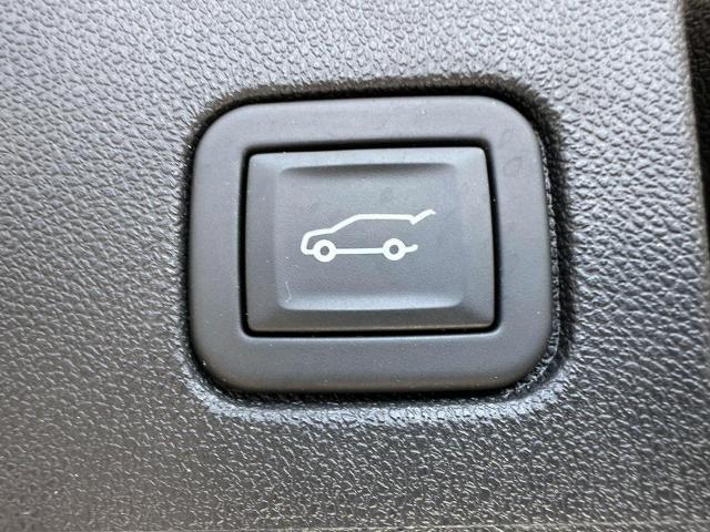 Photo of 2023 White Chevrolet Equinox