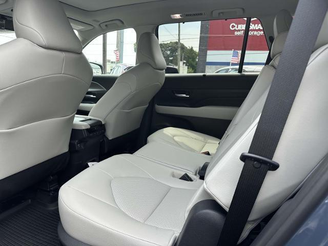 Photo of 2025 Gray Toyota Grand Highlander