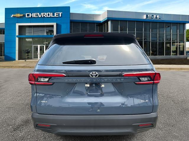 Photo of 2025 Gray Toyota Grand Highlander