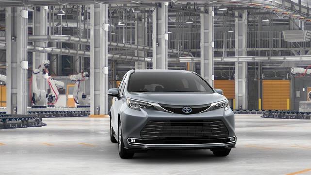 Photo of 2025 Celestial Silver Metallic Toyota Sienna