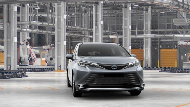 Photo of 2025 Celestial Silver Metallic Toyota Sienna