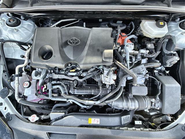 Photo of 2025 Wind Chill Pearl/Midnight Black Metallic Toyota Camry