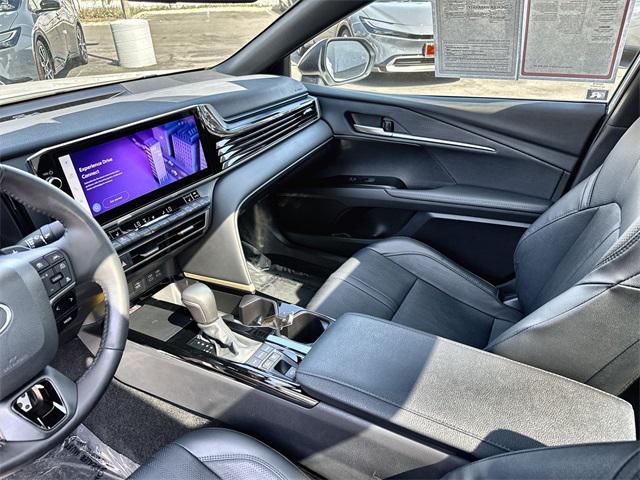 Photo of 2025 Wind Chill Pearl/Midnight Black Metallic Toyota Camry