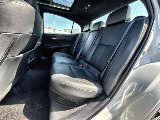 Photo of 2025 Wind Chill Pearl/Midnight Black Metallic Toyota Camry