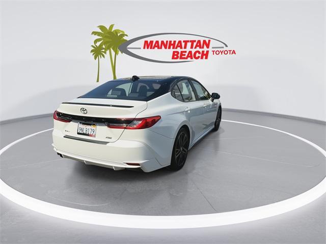 Photo of 2025 Wind Chill Pearl/Midnight Black Metallic Toyota Camry