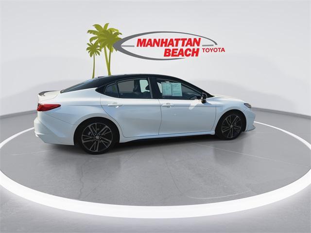Photo of 2025 Wind Chill Pearl/Midnight Black Metallic Toyota Camry