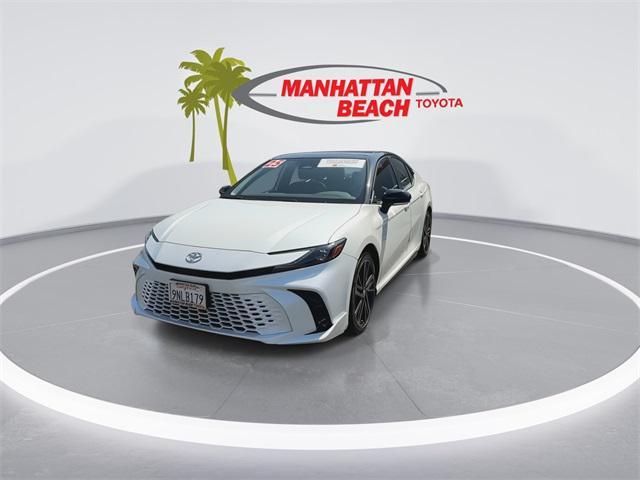 Photo of 2025 Wind Chill Pearl/Midnight Black Metallic Toyota Camry