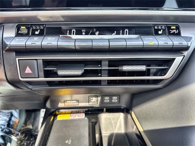 Photo of 2025 Wind Chill Pearl/Midnight Black Metallic Toyota Camry