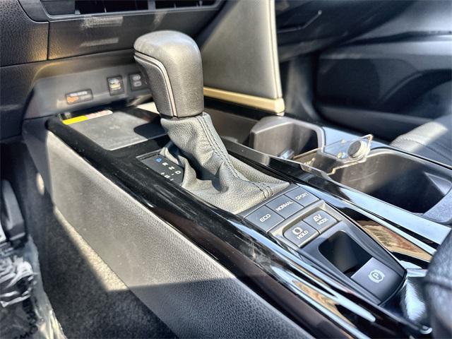Photo of 2025 Wind Chill Pearl/Midnight Black Metallic Toyota Camry