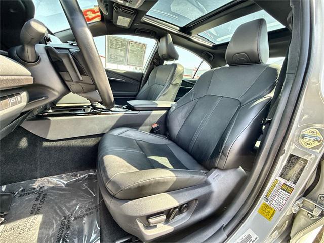 Photo of 2025 Wind Chill Pearl/Midnight Black Metallic Toyota Camry