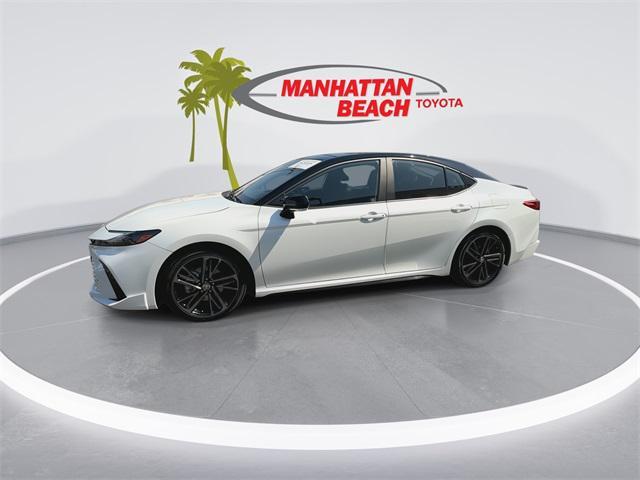 Photo of 2025 Wind Chill Pearl/Midnight Black Metallic Toyota Camry