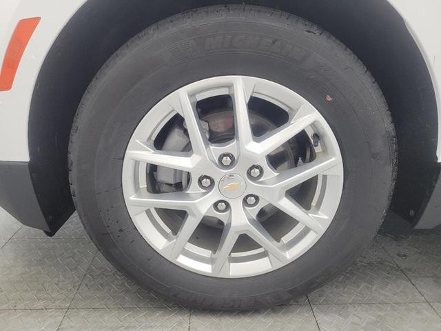 Photo of 2022 Summit White Chevrolet Equinox