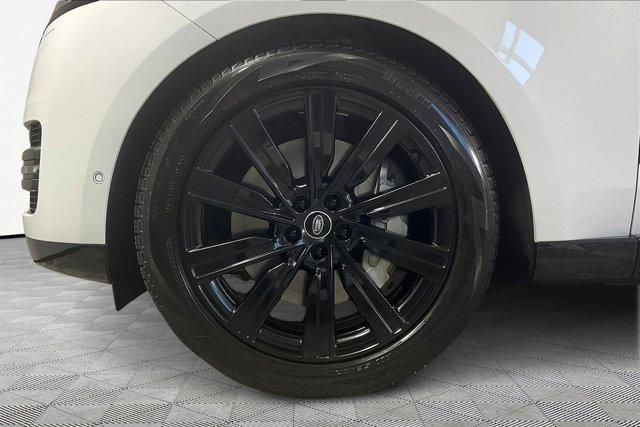 Photo of 2023 Fuji White Land Rover Range Rover