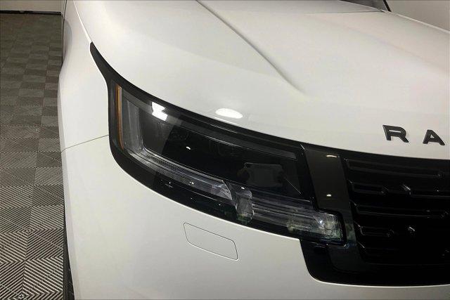 Photo of 2023 Fuji White Land Rover Range Rover