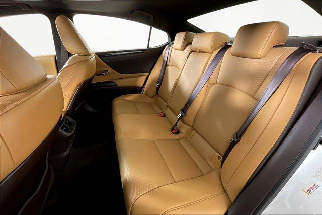 Photo of 2019 Eminent White Pearl Lexus ES 350