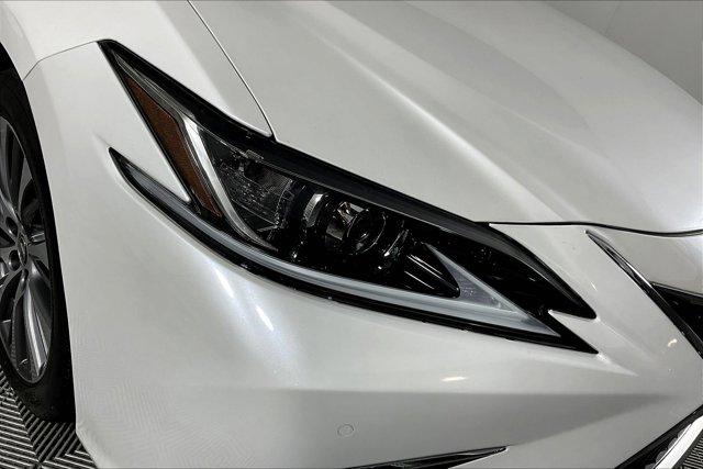 Photo of 2019 Eminent White Pearl Lexus ES 350
