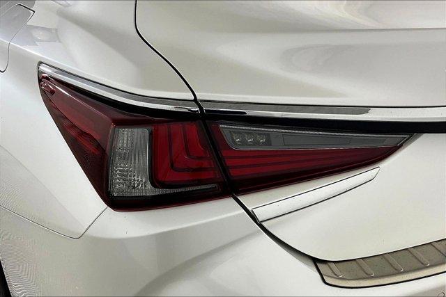 Photo of 2019 Eminent White Pearl Lexus ES 350