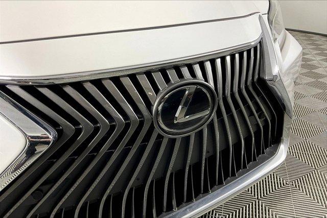 Photo of 2019 Eminent White Pearl Lexus ES 350