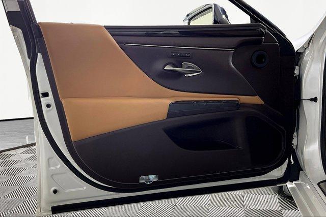Photo of 2019 Eminent White Pearl Lexus ES 350
