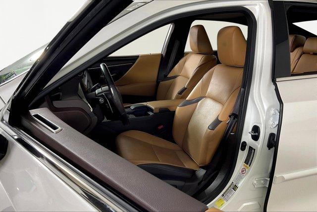 Photo of 2019 Eminent White Pearl Lexus ES 350