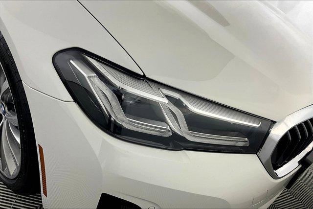 Photo of 2022 Alpine White BMW 530