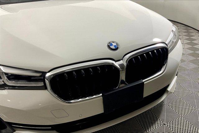 Photo of 2022 Alpine White BMW 530