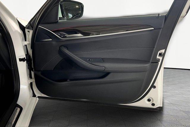 Photo of 2022 Alpine White BMW 530