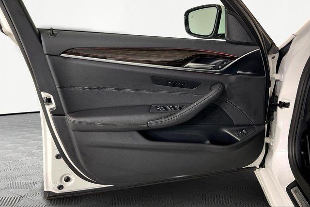 Photo of 2022 Alpine White BMW 530