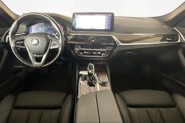 Photo of 2022 Alpine White BMW 530