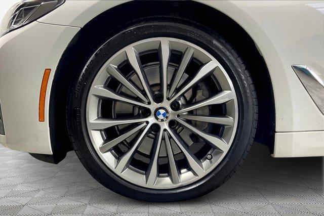 Photo of 2022 Alpine White BMW 530