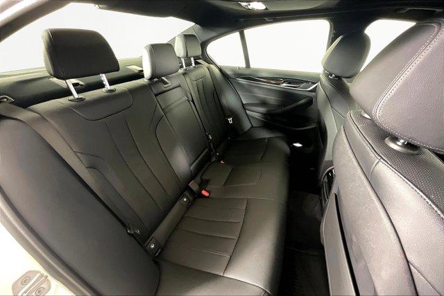 Photo of 2022 Alpine White BMW 530