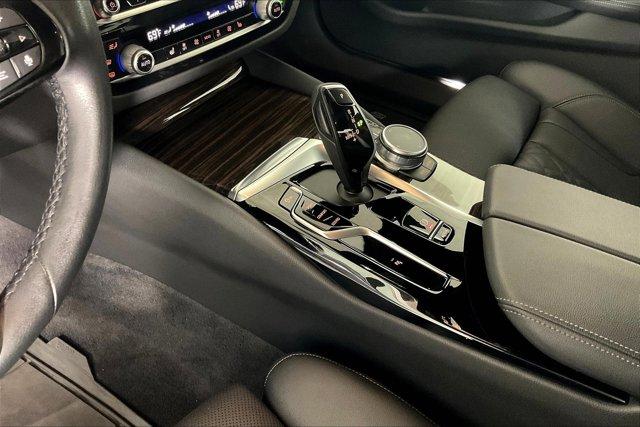 Photo of 2022 Alpine White BMW 530